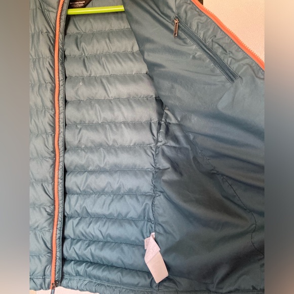 Woman’s medium Patagonia sage green down jacket - Picture 6 of 11